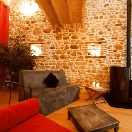 Vila La Grange De Marie A St Angel - Magnifique Grange Renovee En Loft Pour 1 A 6 Pers Saint-Angel  Exteriér fotografie