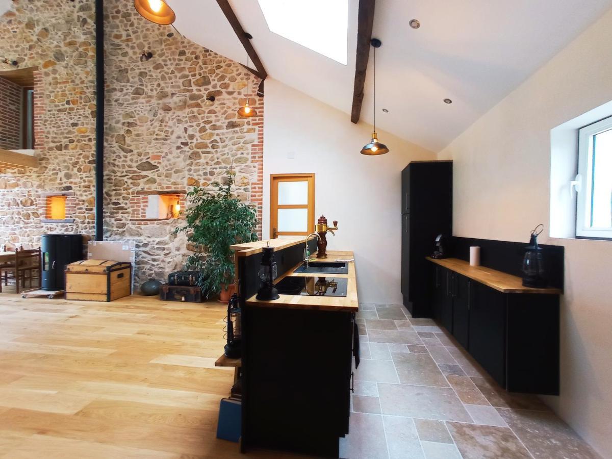 Vila La Grange De Marie A St Angel - Magnifique Grange Renovee En Loft Pour 1 A 6 Pers Saint-Angel  Exteriér fotografie