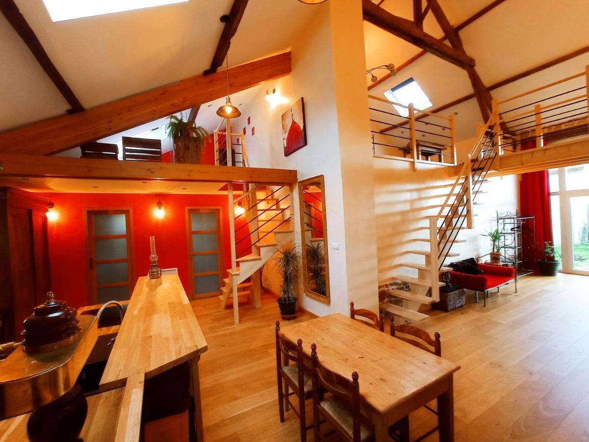 Vila La Grange De Marie A St Angel - Magnifique Grange Renovee En Loft Pour 1 A 6 Pers Saint-Angel  Exteriér fotografie
